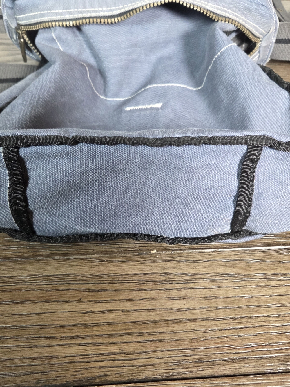 Vtg DIESEL Y2K Distressed Grey Canvas Messenger Bag - Excellent Condition - Picture 9 of 13